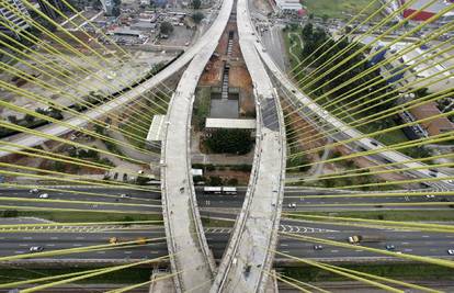 Most u Sao Paulu na mjestu drži 144 masivna kabla