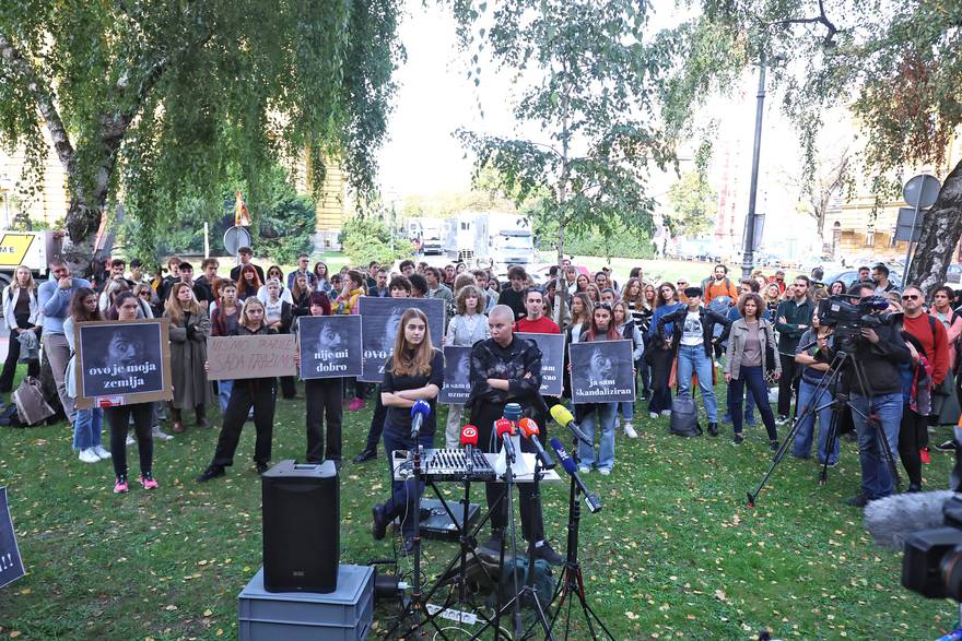 Zagreb: Studenti dramske umjetnosti prosvjeduju i traže otkaz dekana