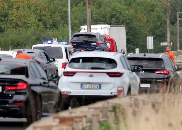 Zagreb: Na obilaznici se sudarilo više vozila, 10 osoba ozlijeđeno