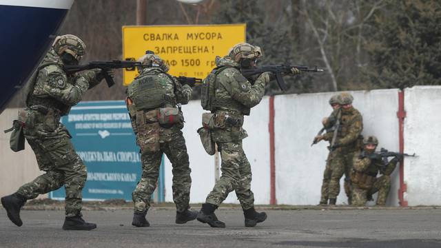 Ukrainian security services hold drills in Kherson region