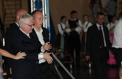 Josipović pao sa stepenica u Subotici i izgrebao dlan