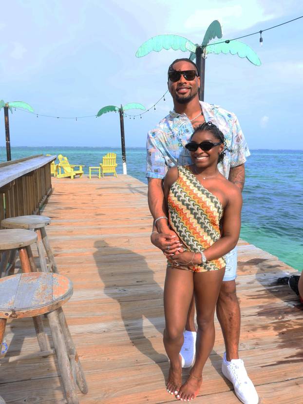 FOTO Simone Biles: Pogledajte mi grudi prije i poslije operacije