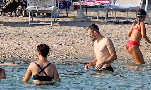 FOTO Dinamovci se vratili iz Austrije, Ademi odjurio na plažu