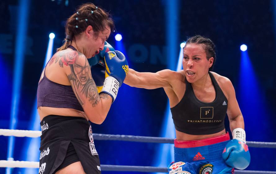 Njema?ka: Boks, Cecilia Braekhus - Chris Namus 