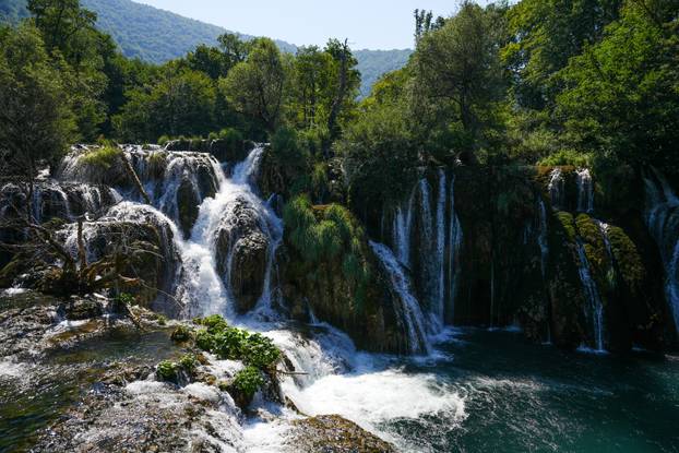 Martin Brod, slikovito naselje smješteno na ušću rijeke Unac u Unu