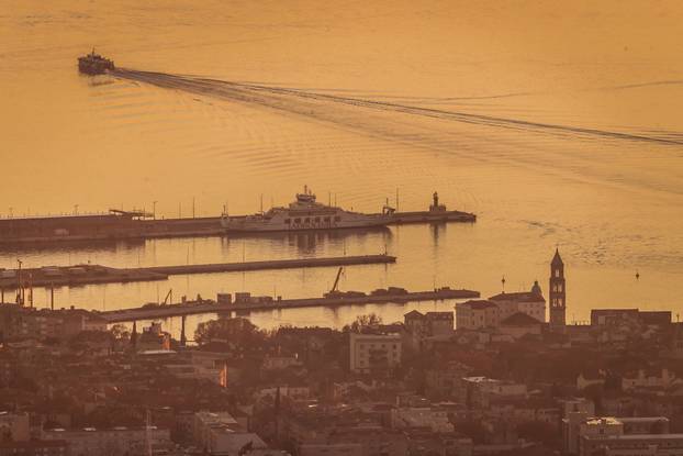 Bajkoviti zalazak sunca iznad Kozjaka