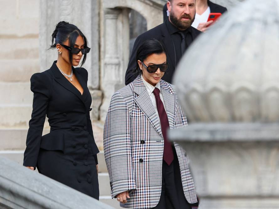 Kim Kardashian takes stand in Paris robbery trial