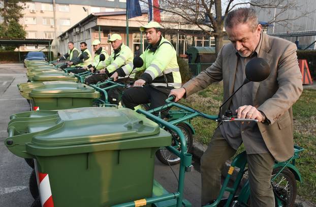 Arhivske fotografije Milana Bandi?a s radnicima ?isto?e