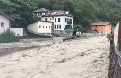 Nekoliko ljudi nestalo nakon obilnih kiša u Švicarskoj. Oluje izazvale klizišta, odsječne ceste
