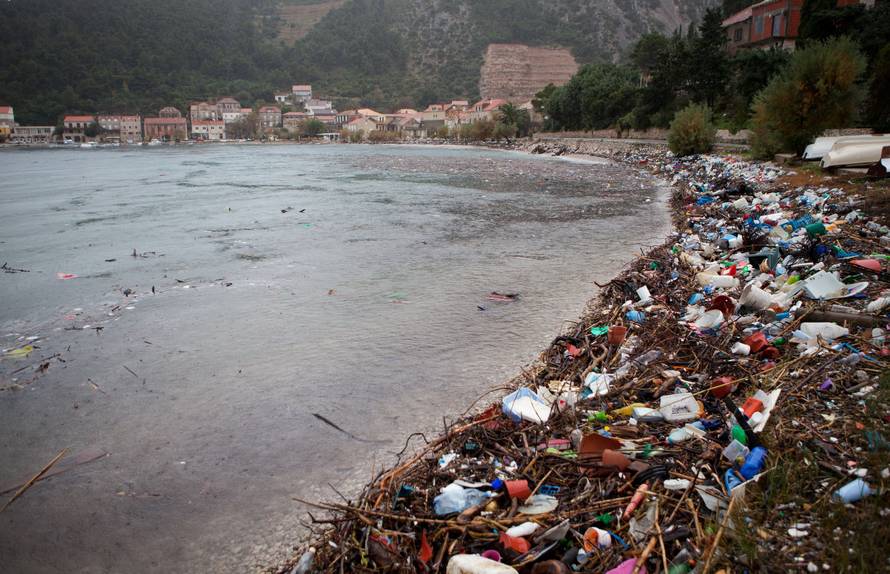 Naše plaže prije i poslije jakog juga: Guše se u smeću i plastici