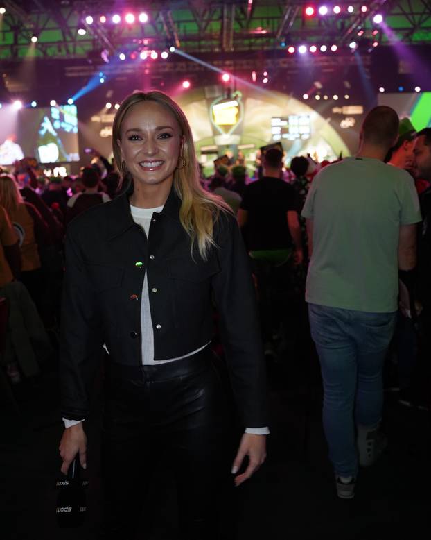 FOTO Napravila gaf uživo koji je obišao Europu. Atraktivna TV voditeljica ljubi Kovačeva šefa