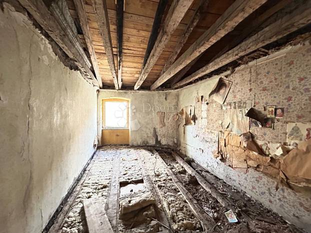 FOTO Da, ovaj stančić prodaju u Rijeci. Ima 26 m2, a za 80.000 eura vlasnik ima ovu ponudu...