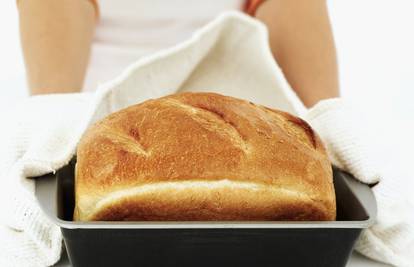 Topao i hrskav kruh s mekom sredinom: Osvježite stari kruh u samo dva lagana koraka