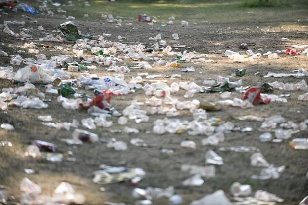 Zagreb: Čišćenje Bundeka jutro nakon Thompsonovog koncerta