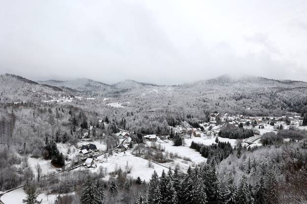 Snijeg je zabijelo Gorski Kotar 