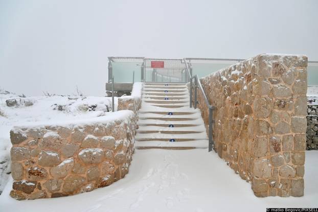 Na Biokovu pao novi snijeg