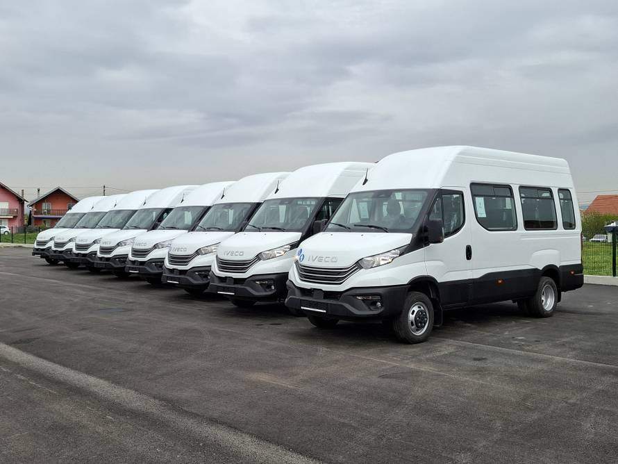 ZET u promet pustio 7 novih školskih autobusa. Dolaze i vozila za osobe s invaliditetom