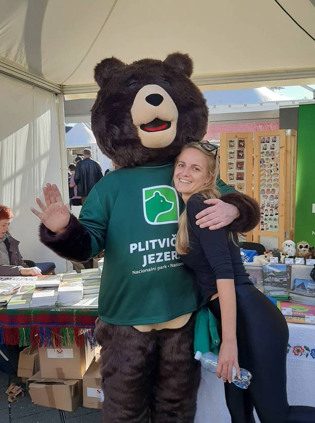 Veselo u srcu Like: Od slanine, finih ličkih palačinki i rakije do revije konjskih zaprega