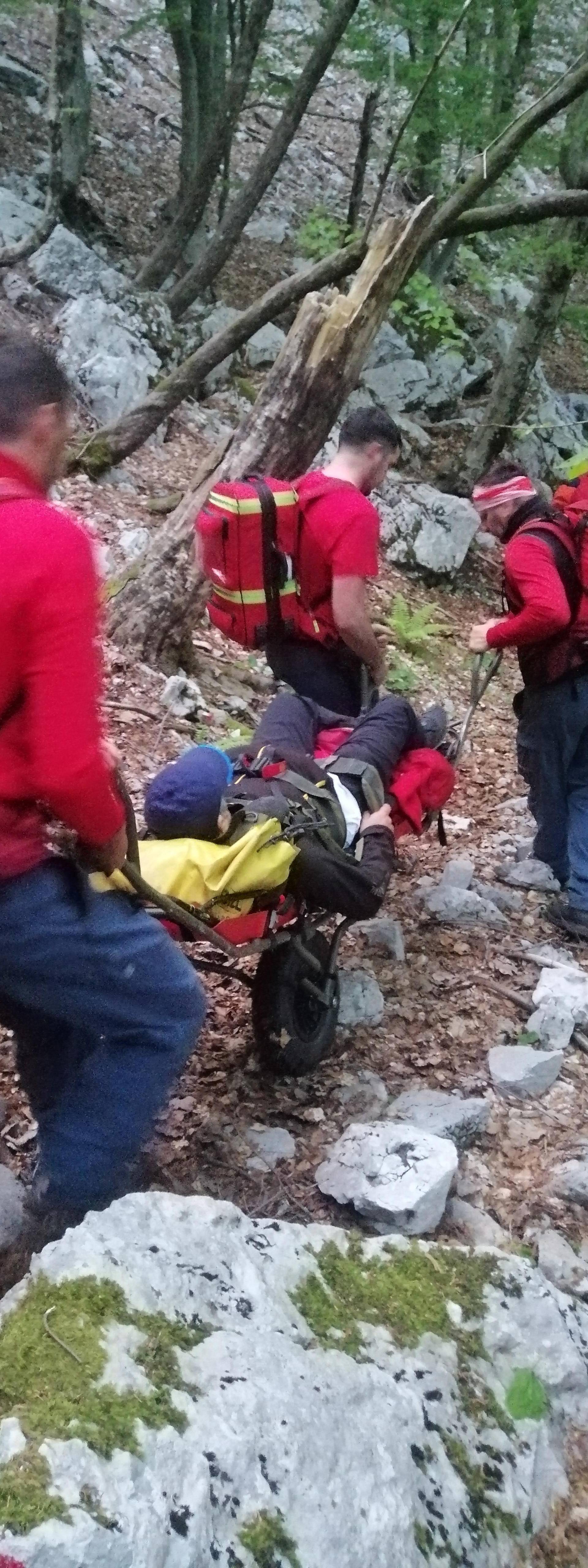 Djevojčica kod Gospića preko mobilne igrice tražila 'blago' i izgubila se, našli je HGSS-ovci