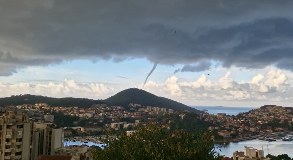 VIDEO Pijavice u Dubrovniku: 'Vrte se već nekih sat vremena'