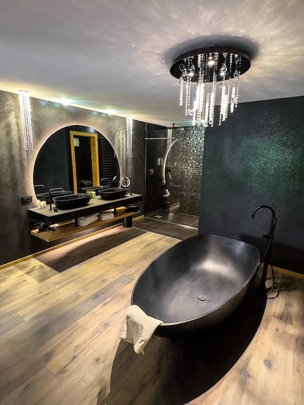 FOTO Ovo je najljepši bazen na Alpama: Topao je, proziran i ima pogled na Dolomite