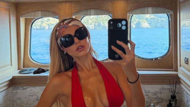 FOTO Bujna Brooks u tankoj majici pokazala bradavice pa se nauljila za mini vatrenu haljinu