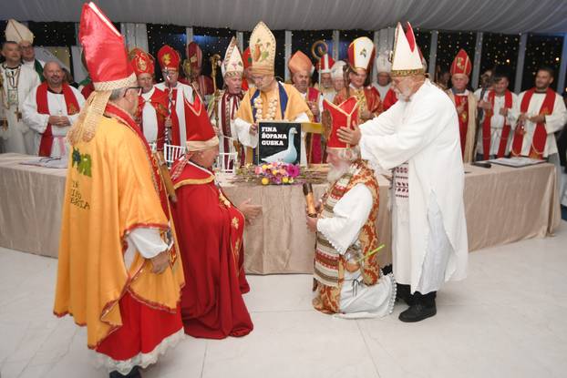 Križevci: Krštenje vina okupilo je 50-ak biskupa Svetih Martina iz cijele Hrvatske