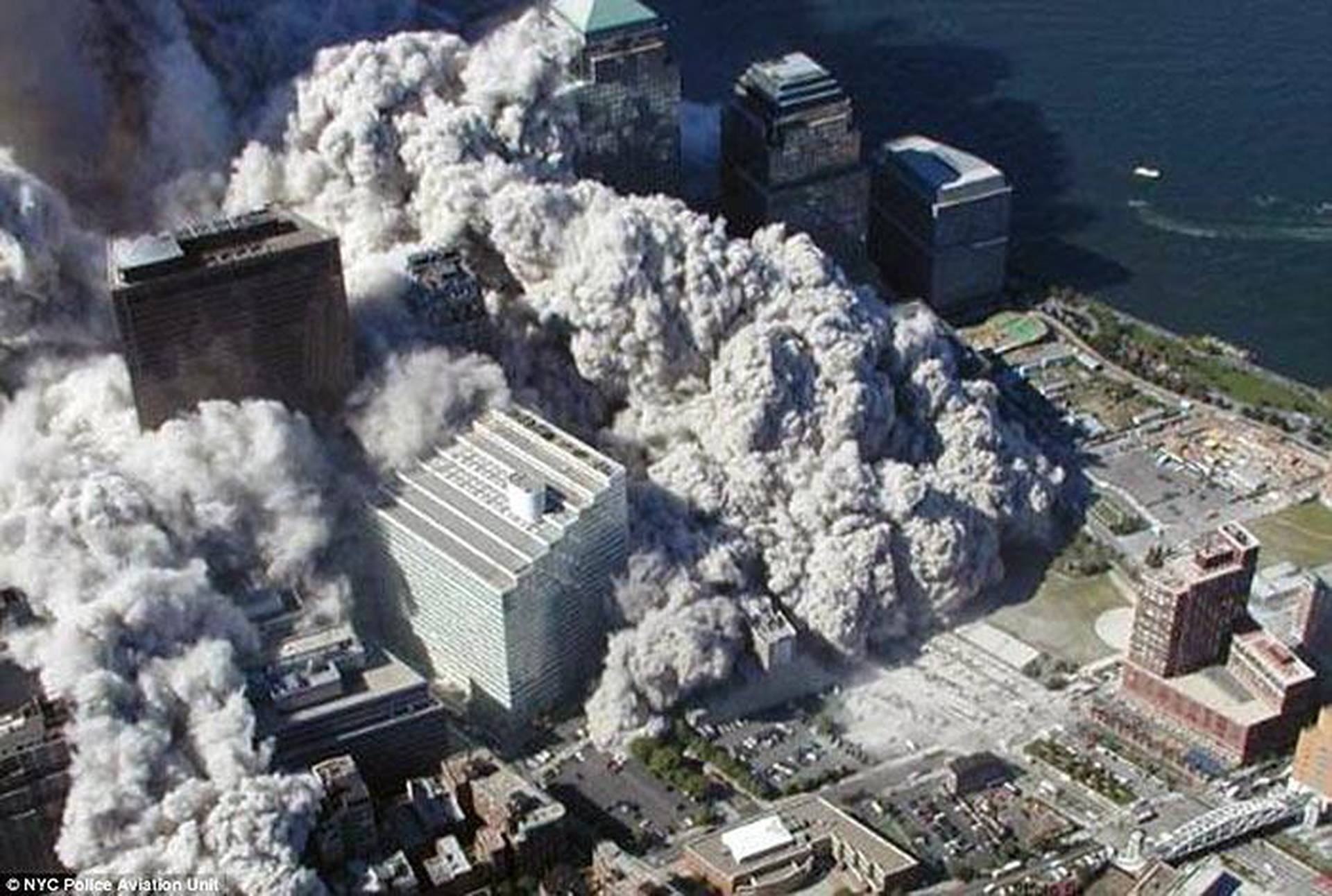 2001 год 11 сентября башни. Башни-Близнецы 11 сентября 2001. Всемирный торговый центр башни Близнецы 11 сентября. Аль Каида 11 сентября 2001.