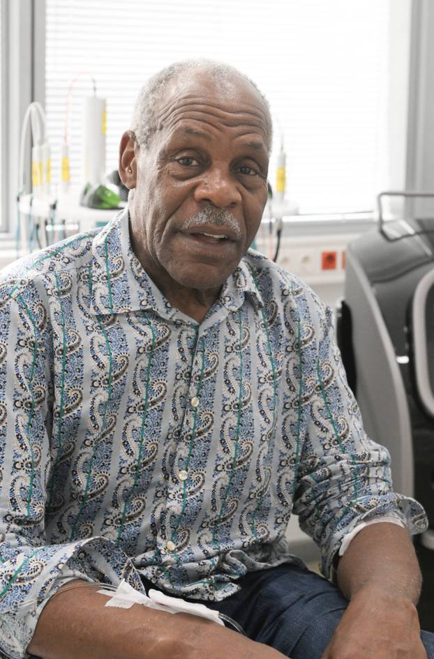 Zagreb: Ameri&ccaron;ki glumac Danny Glover na tretmanu pomla&dstrok;ivanja u Poliklinici Poliderma