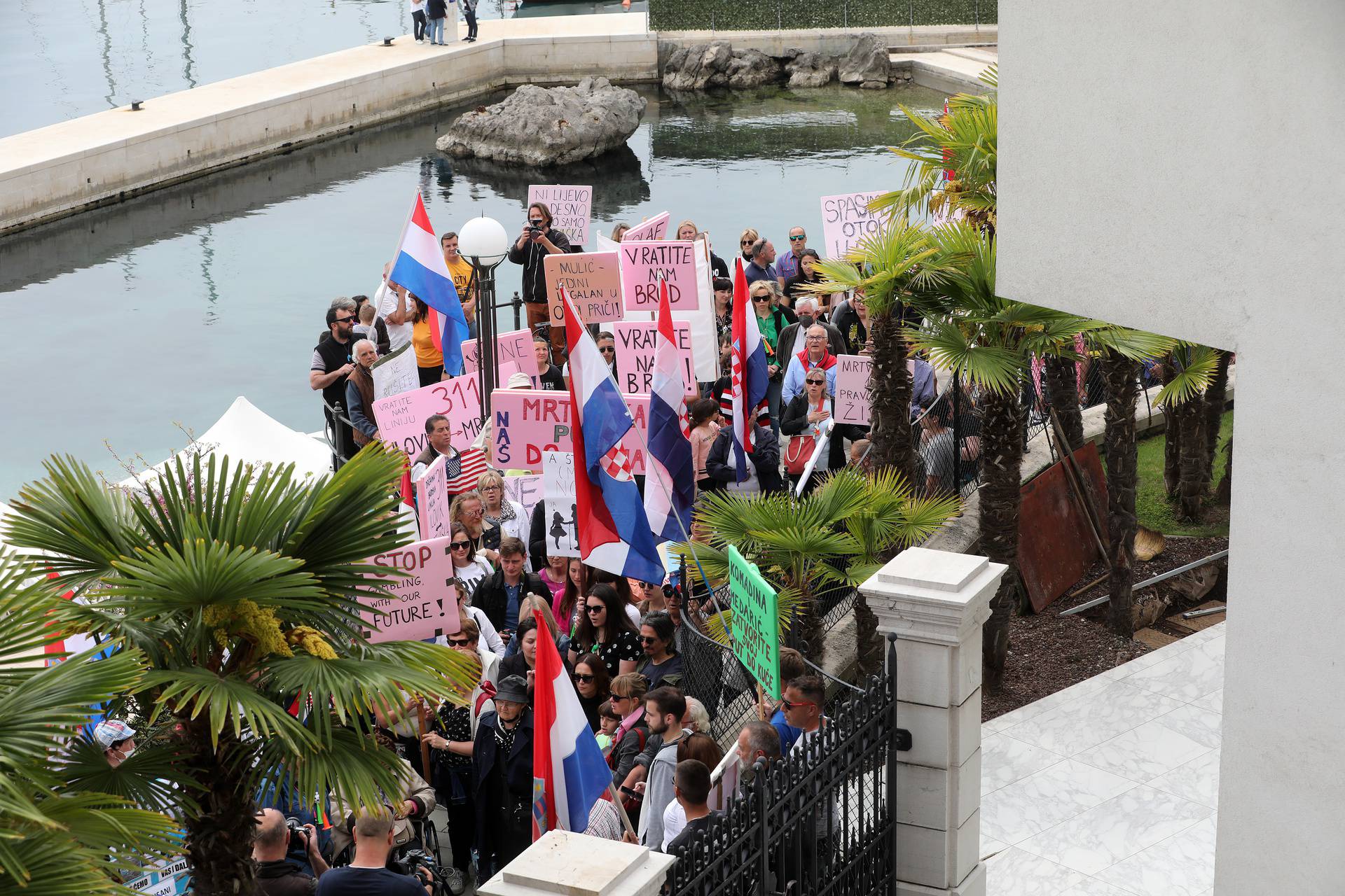 Prosvjed građana Ilovika i Lošinja zbog izgradnje luke Mrtvaška na otoku Lošinju