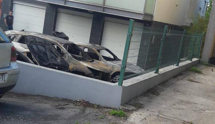 Buktinja u Zagrebu: U dvorištu zgrade izgorjela tri automobila
