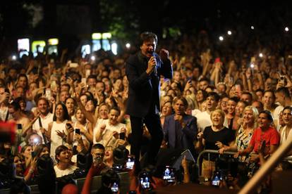 Zdravko Čolić održao koncert na prepunoj Ljetnoj pozornici u Opatiji