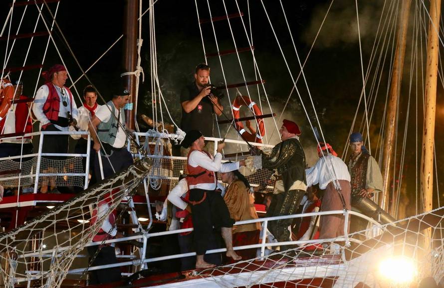 Rekonstrukcija gusarske bitke iz 13. stoljeÄa oduÅ¡evila posjetitelje OmiÅ¡a