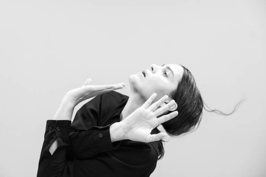 Novi plesni solo umjetnice Roberte Milevoj premijerno 21. i 25. veljače u Puli i Zagrebu!