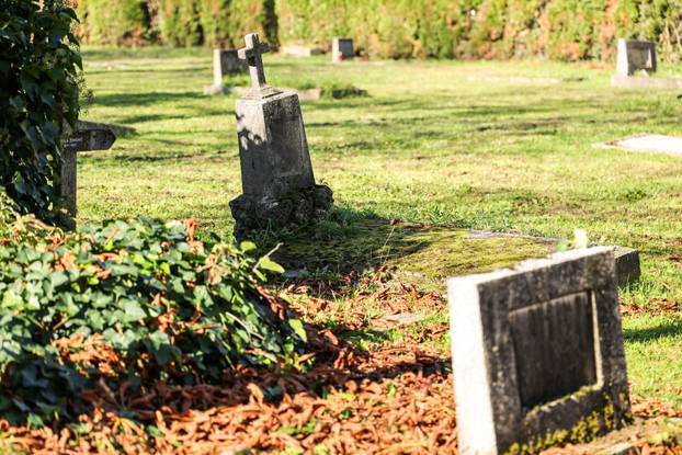 Zagreb: Psihijatrijsko groblje Vrapče ima upaljenu tek pokoju svijeću na blagdan Svih svetih