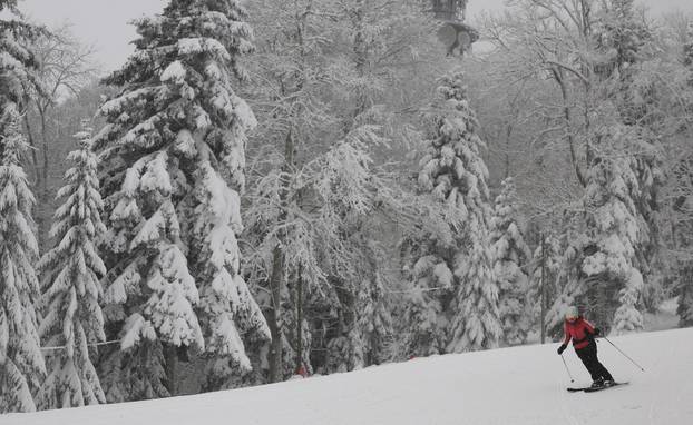 Zagreb: Započela skijaška sezona na Sljemenu 