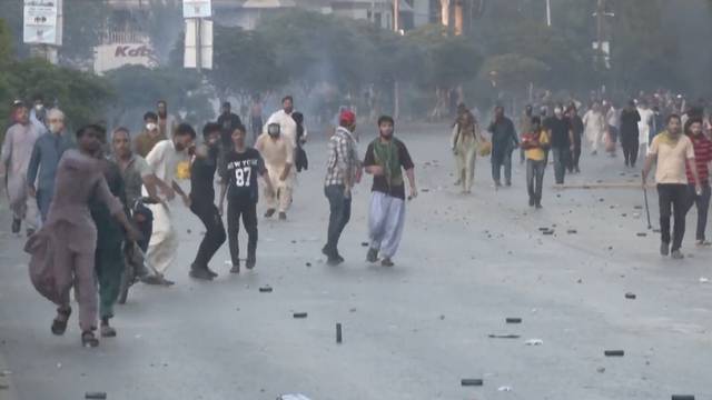 Masovni prosvjedi u Pakistanu protiv uhićenja bivšeg premijera: Jedan poginuli