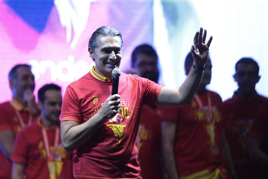 Spanish National Basketball Team world champion arrives at the Colon Square