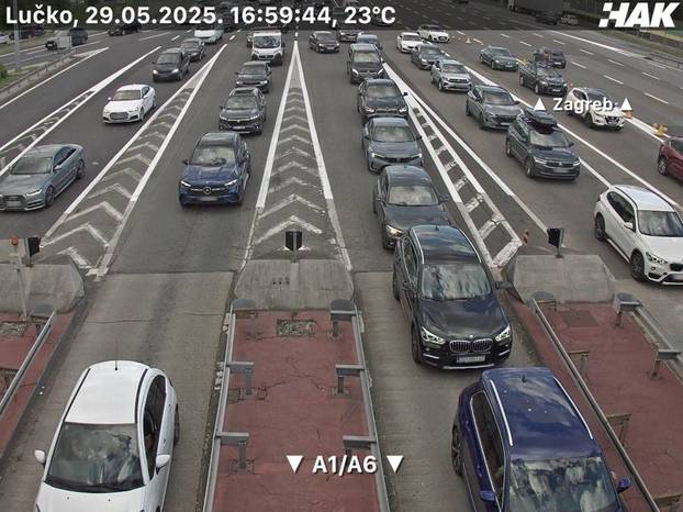 FOTO Kaos na cestama: Kolone prema moru i do 10 kilometara