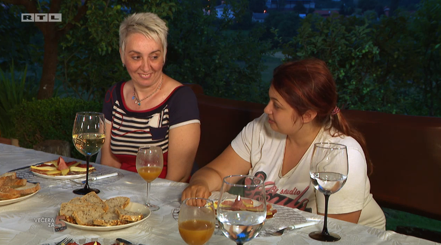 Pjesma domaćice Irene je hit na YouTubeu, gostima nije pjevala, a poslužila im je 'neuspjela' jela