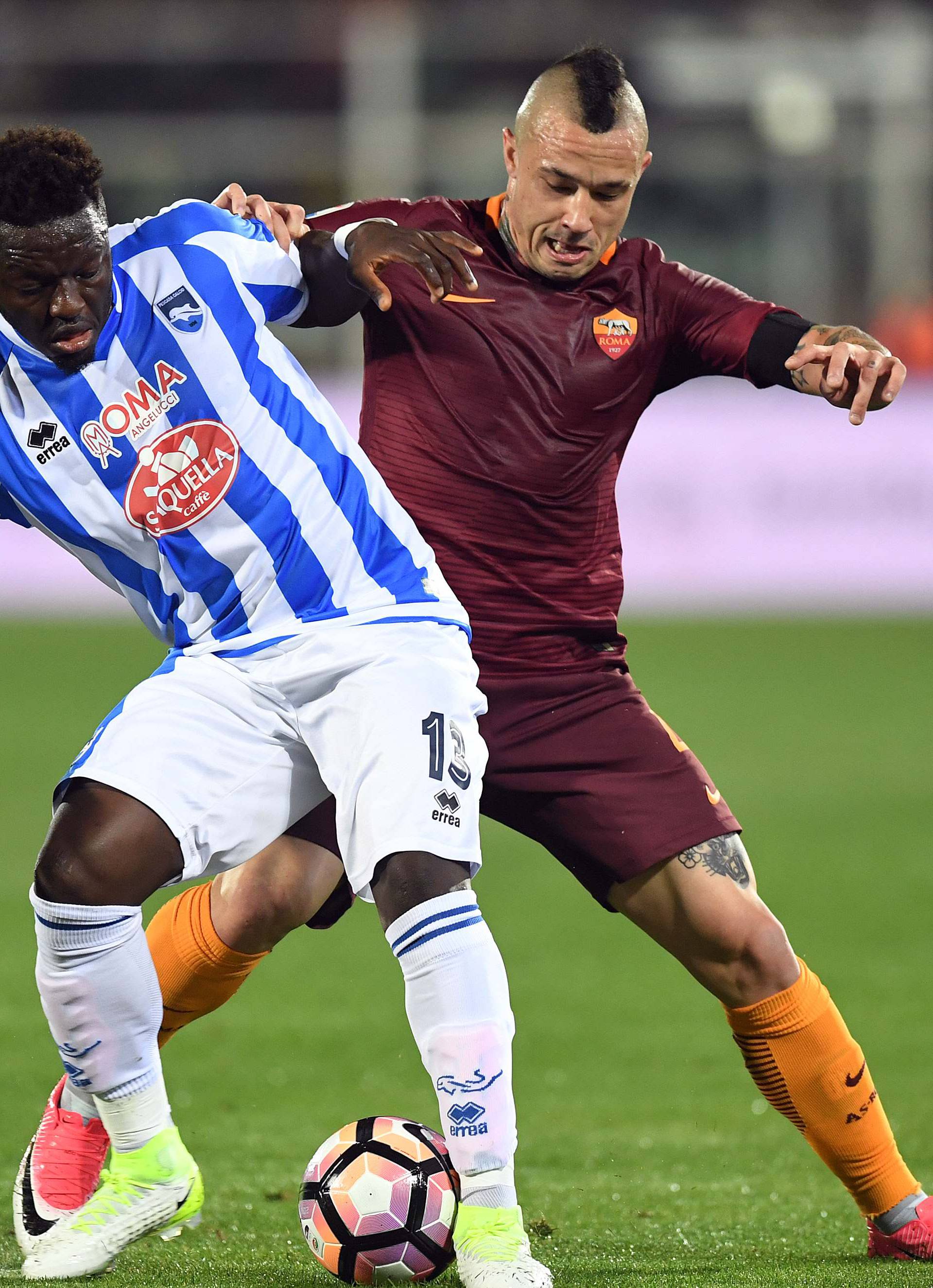 Football Soccer - Pescara v AS Roma - Italian Serie A