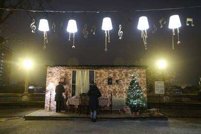 Svijeća nade je upaljena u svim gradovima, pogledajte kako su ukrašeni za ovogodišnji Advent