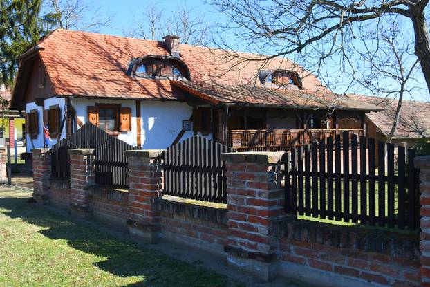 Podravske Sesvete: Umjetnička etno kuća Luka