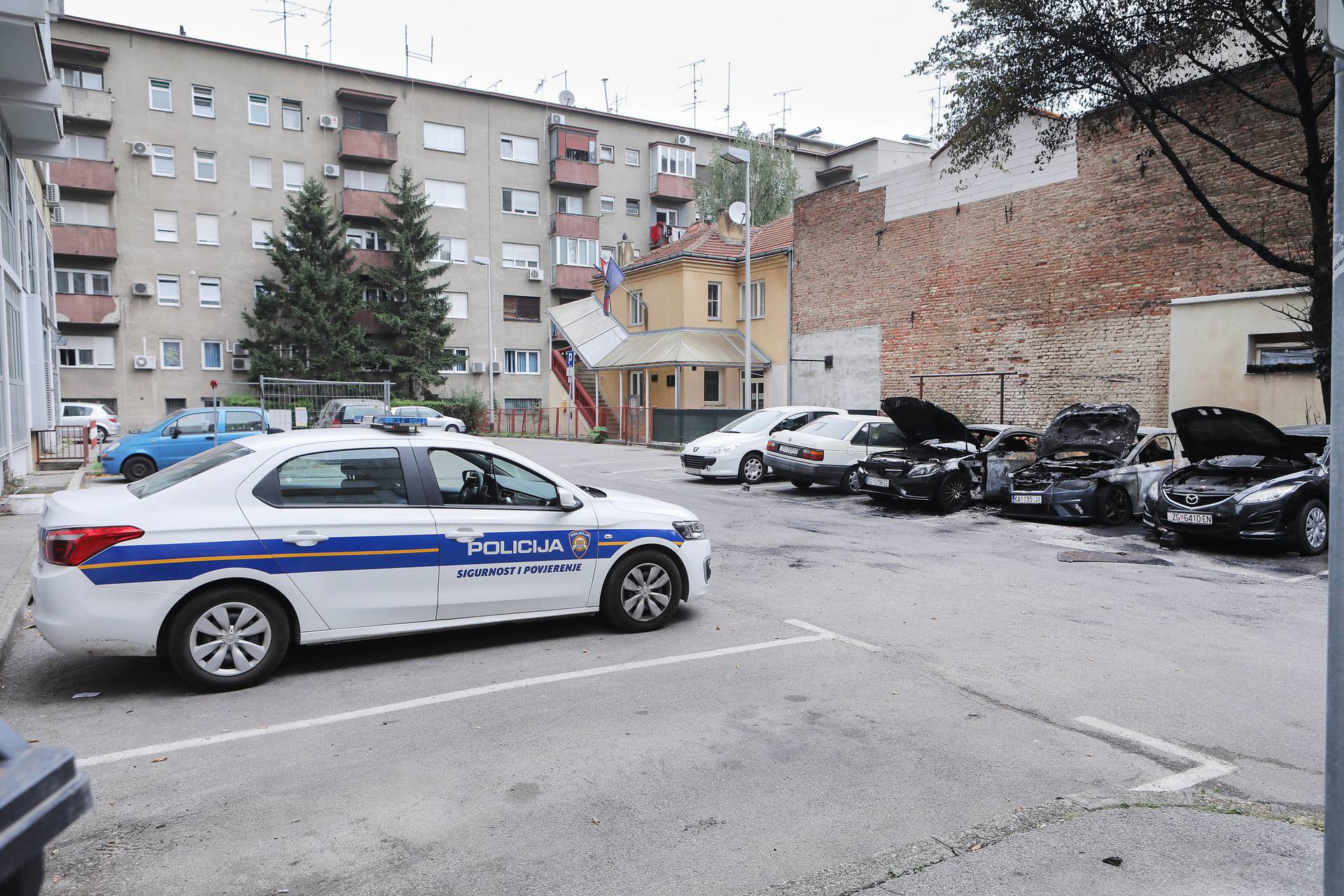 Zagreb: Noćas u Maksimirskoj izgorila četiri automobila