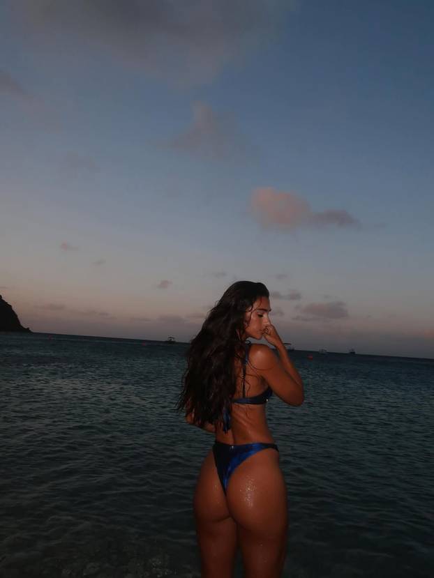 Prvi dekolte Filmskog festivala u Veneciji: Evo tko je zanosna crnka koja je prošetala tepihom