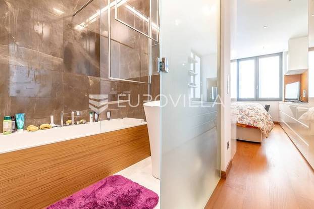 Pršti od luksuza! Prodaju stan u centru Zagreba: 'U boravku je kamen, a zgrada ima recepciju'