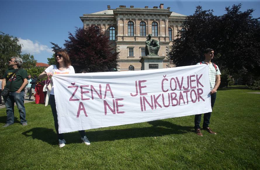 U 'Hodu za život' 7000 ljudi, priveli dvije antiprosvjednice