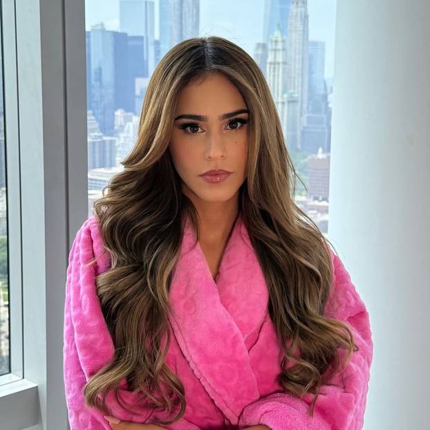 FOTO Ovo je prognostičarka Yanet. Dečko ju je ostavio da više može igrati Call of Duty