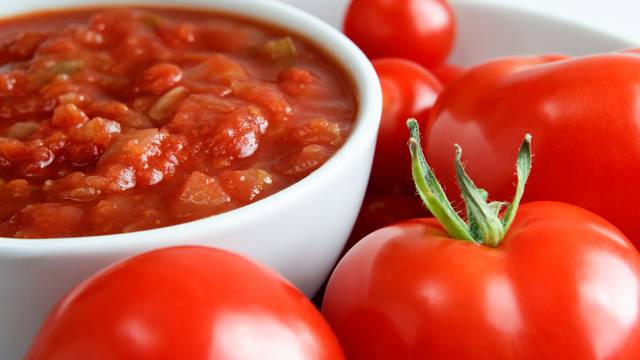 Od domaćih rajčica pripremite domaću šalšu za zimu: Evo kako