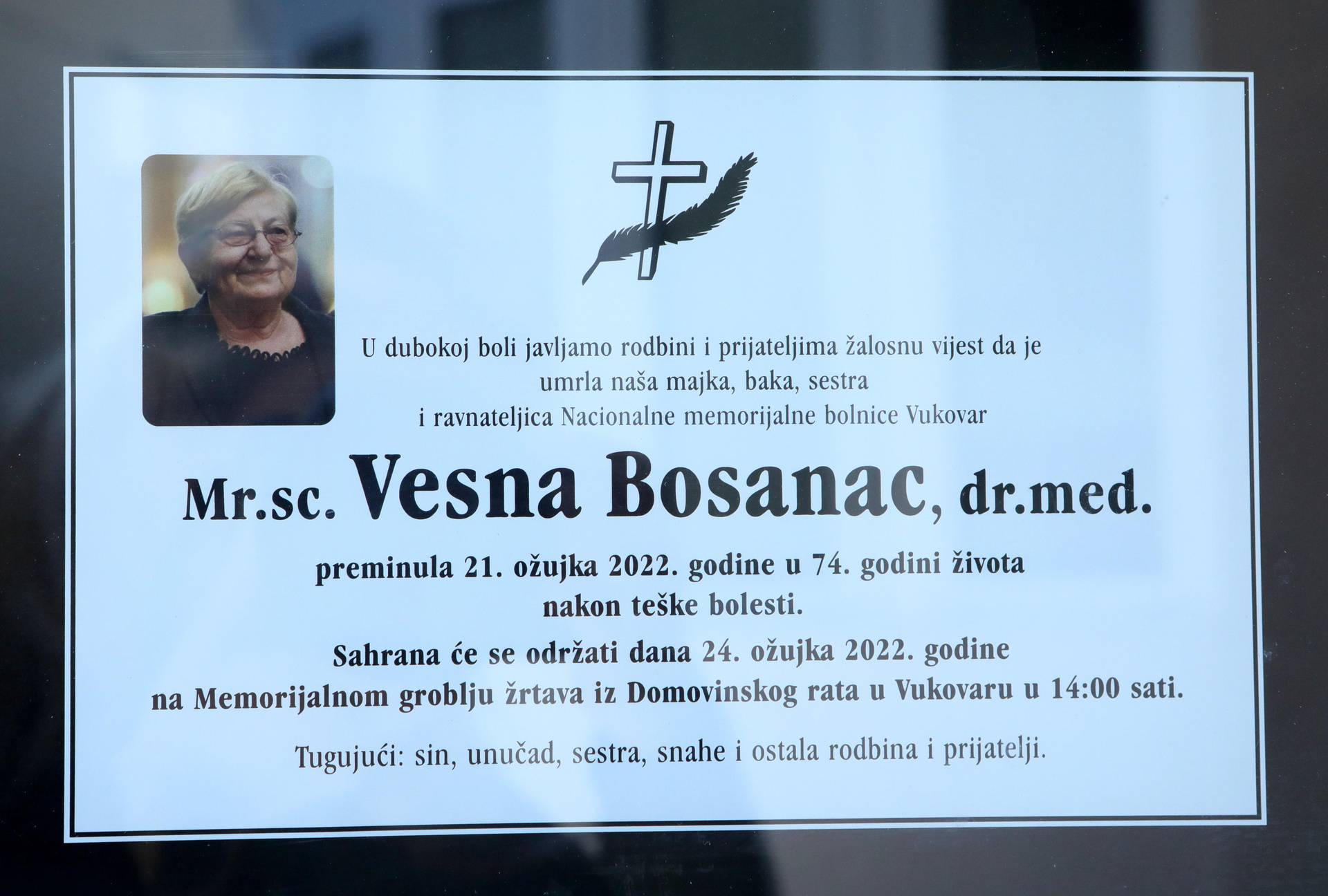 Ispraćaj Vesne Bosanac započeo okupljanjem ispred Nacionalne memorijalne bolnice Vukovar